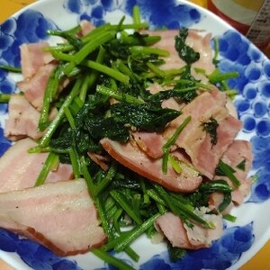 ほうれん草とベーコンのカレー醤油炒め